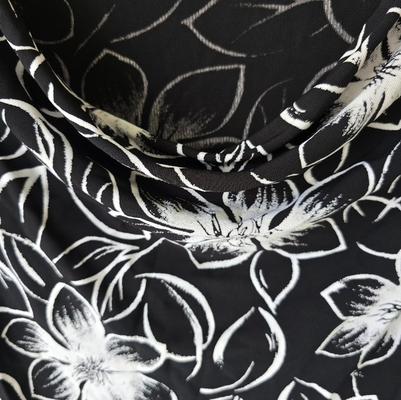 Kate Hill Floral Blouse 1X Women Sleeveless Waterfall Black White Coastal Strect - Picture 6 of 10